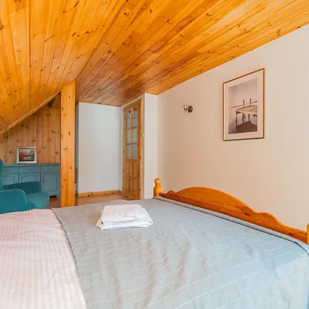 Dom wakacyjny Hubertówka - Jezioro Gim 450 M Od Plaży Teerau