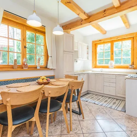 Dom wakacyjny Hubertówka - Jezioro Gim 450 M Od Plaży